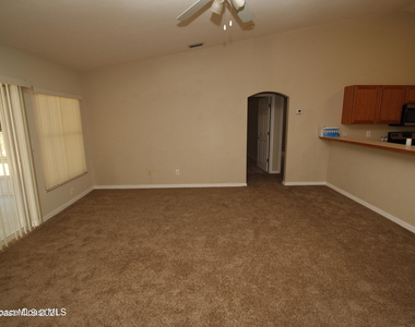 1266 Buffing Circle Se - Photo Thumbnail 4