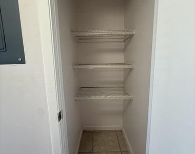 837 Hickory Street - Photo Thumbnail 9