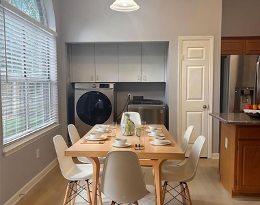 3523 Kings Mountain Drive - Photo Thumbnail 7