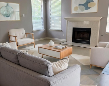 3523 Kings Mountain Drive - Photo Thumbnail 4