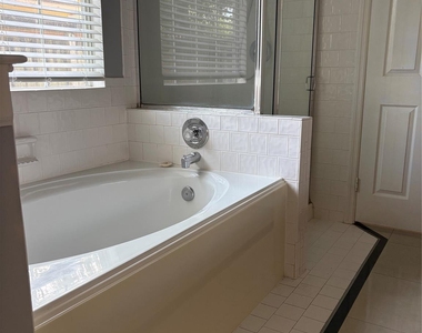 3523 Kings Mountain Drive - Photo Thumbnail 12
