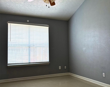 3523 Kings Mountain Drive - Photo Thumbnail 9