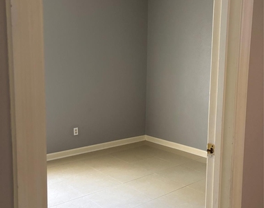3523 Kings Mountain Drive - Photo Thumbnail 13