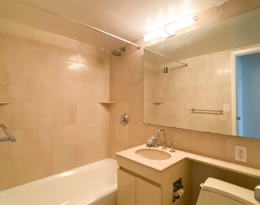 East 63 Street - Photo Thumbnail 3