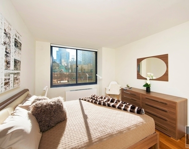West 48 Street - Photo Thumbnail 1