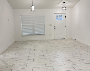 1013 Hammacher Avenue Sw - Photo Thumbnail 3