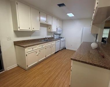 1315 Sycamore Avenue - Photo Thumbnail 17