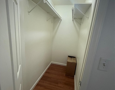 1315 Sycamore Avenue - Photo Thumbnail 6