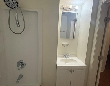1315 Sycamore Avenue - Photo Thumbnail 10