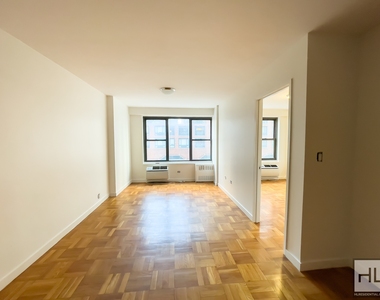 Fourth Avenue - Photo Thumbnail 1