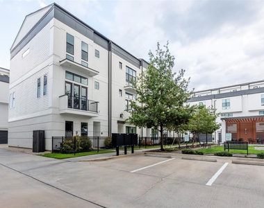 2928 Lamar Street - Photo Thumbnail 2