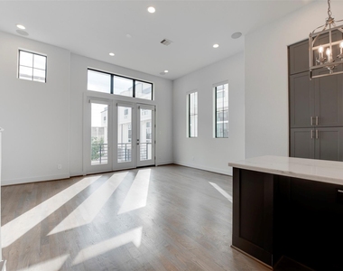 2928 Lamar Street - Photo Thumbnail 15