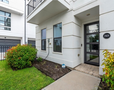 2928 Lamar Street - Photo Thumbnail 1