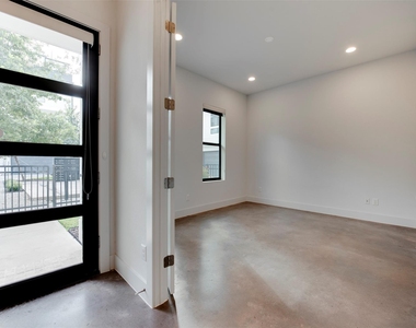 2928 Lamar Street - Photo Thumbnail 4