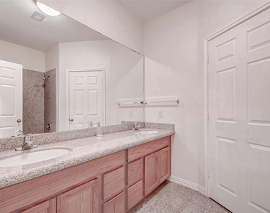 9400 Bellaire Boulevard - Photo Thumbnail 21