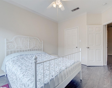 9400 Bellaire Boulevard - Photo Thumbnail 25