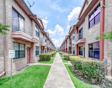 9400 Bellaire Boulevard - Photo Thumbnail 3