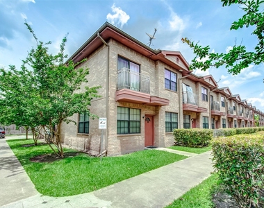 9400 Bellaire Boulevard - Photo Thumbnail 1