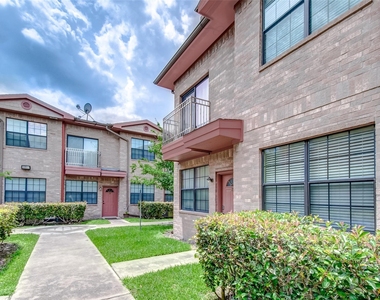 9400 Bellaire Boulevard - Photo Thumbnail 2