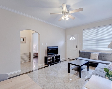9400 Bellaire Boulevard - Photo Thumbnail 8