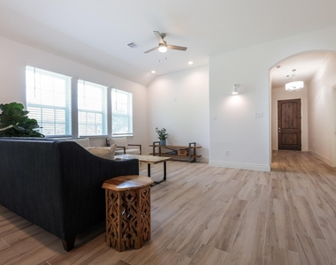 2303 Cunningham Drive - Photo Thumbnail 5
