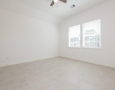 2303 Cunningham Drive - Photo Thumbnail 16