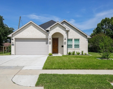 2303 Cunningham Drive - Photo Thumbnail 1