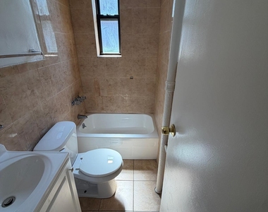 West 10 Street - Photo Thumbnail 5