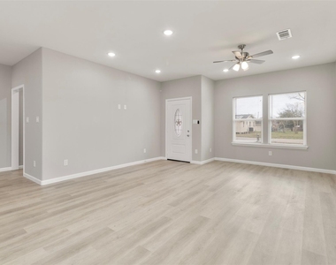 206 S Brownell Street - Photo Thumbnail 3