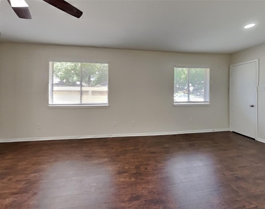 2631 Sherwood Hollow Lane - Photo Thumbnail 5