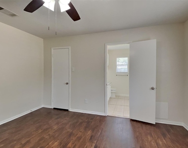 2631 Sherwood Hollow Lane - Photo Thumbnail 7