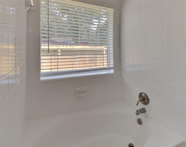 2631 Sherwood Hollow Lane - Photo Thumbnail 9