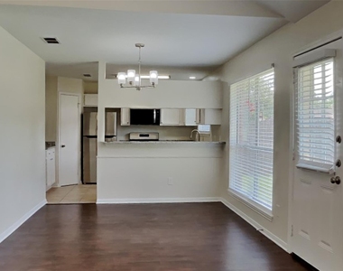 2631 Sherwood Hollow Lane - Photo Thumbnail 4