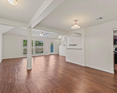 15434 Bammel Oaks Court - Photo Thumbnail 2