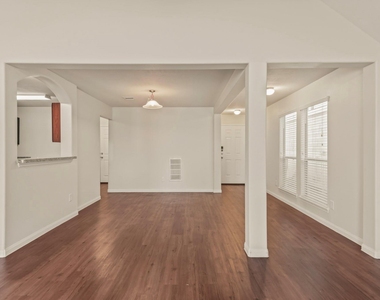 15434 Bammel Oaks Court - Photo Thumbnail 3