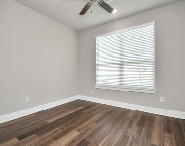 1234 Scarlett Creek Drive - Photo Thumbnail 9