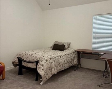 3818 Treasure Island Drive - Photo Thumbnail 8