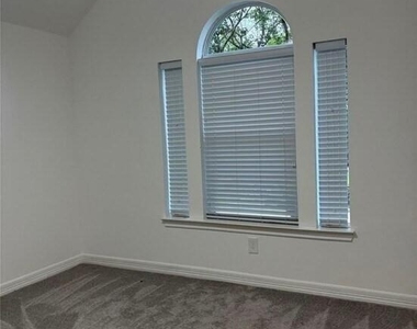 3818 Treasure Island Drive - Photo Thumbnail 9