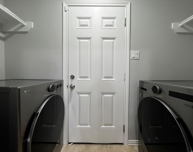 25314 Laurel Green Street - Photo Thumbnail 14