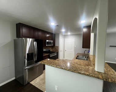 25314 Laurel Green Street - Photo Thumbnail 12