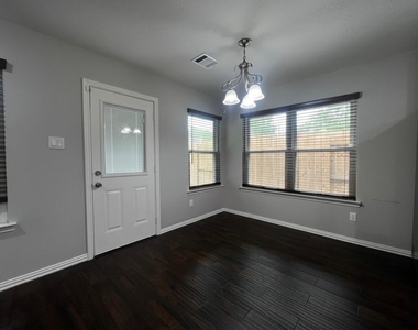 25314 Laurel Green Street - Photo Thumbnail 9