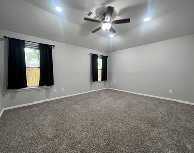 25314 Laurel Green Street - Photo Thumbnail 15