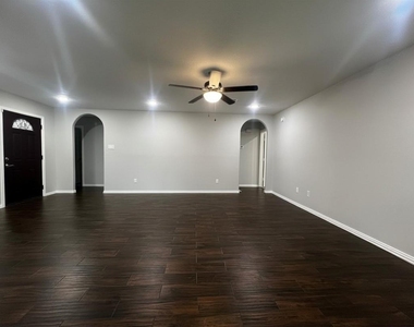 25314 Laurel Green Street - Photo Thumbnail 5