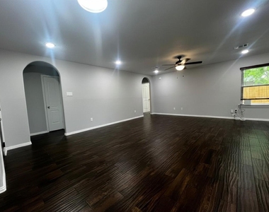 25314 Laurel Green Street - Photo Thumbnail 8