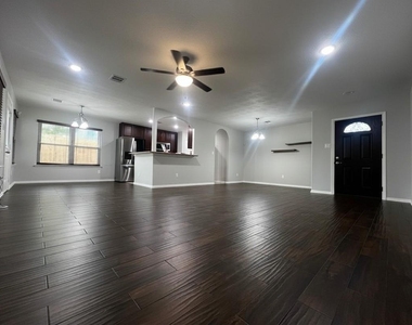 25314 Laurel Green Street - Photo Thumbnail 6
