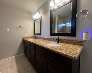 25314 Laurel Green Street - Photo Thumbnail 16