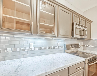 3501 Chenevert Street - Photo Thumbnail 5