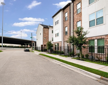 710 Clark Street - Photo Thumbnail 5
