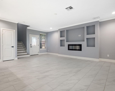 2730 J R Drive - Photo Thumbnail 4