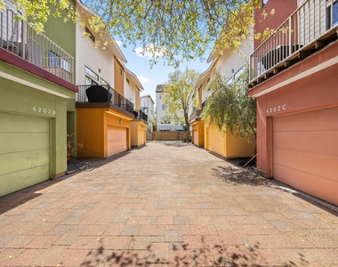 4202 Spencer Street - Photo Thumbnail 16
